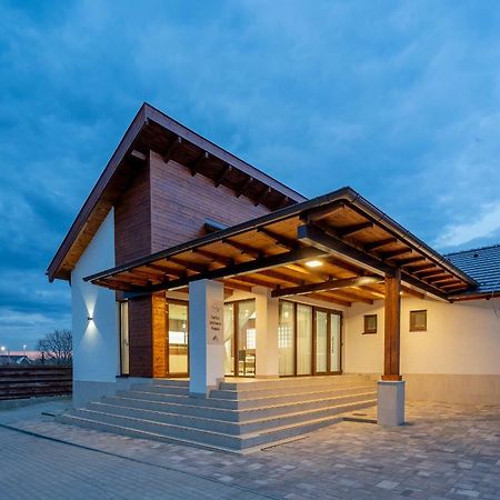 DorEsz Wellness Panzió Bed and Breakfast Újhartyán Exterior foto