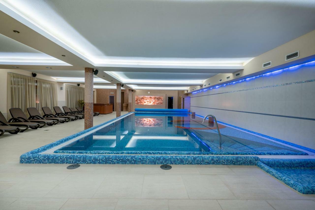DorEsz Wellness Panzió Bed and Breakfast Újhartyán Exterior foto