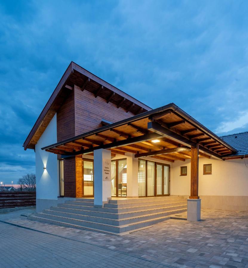 DorEsz Wellness Panzió Bed and Breakfast Újhartyán Exterior foto