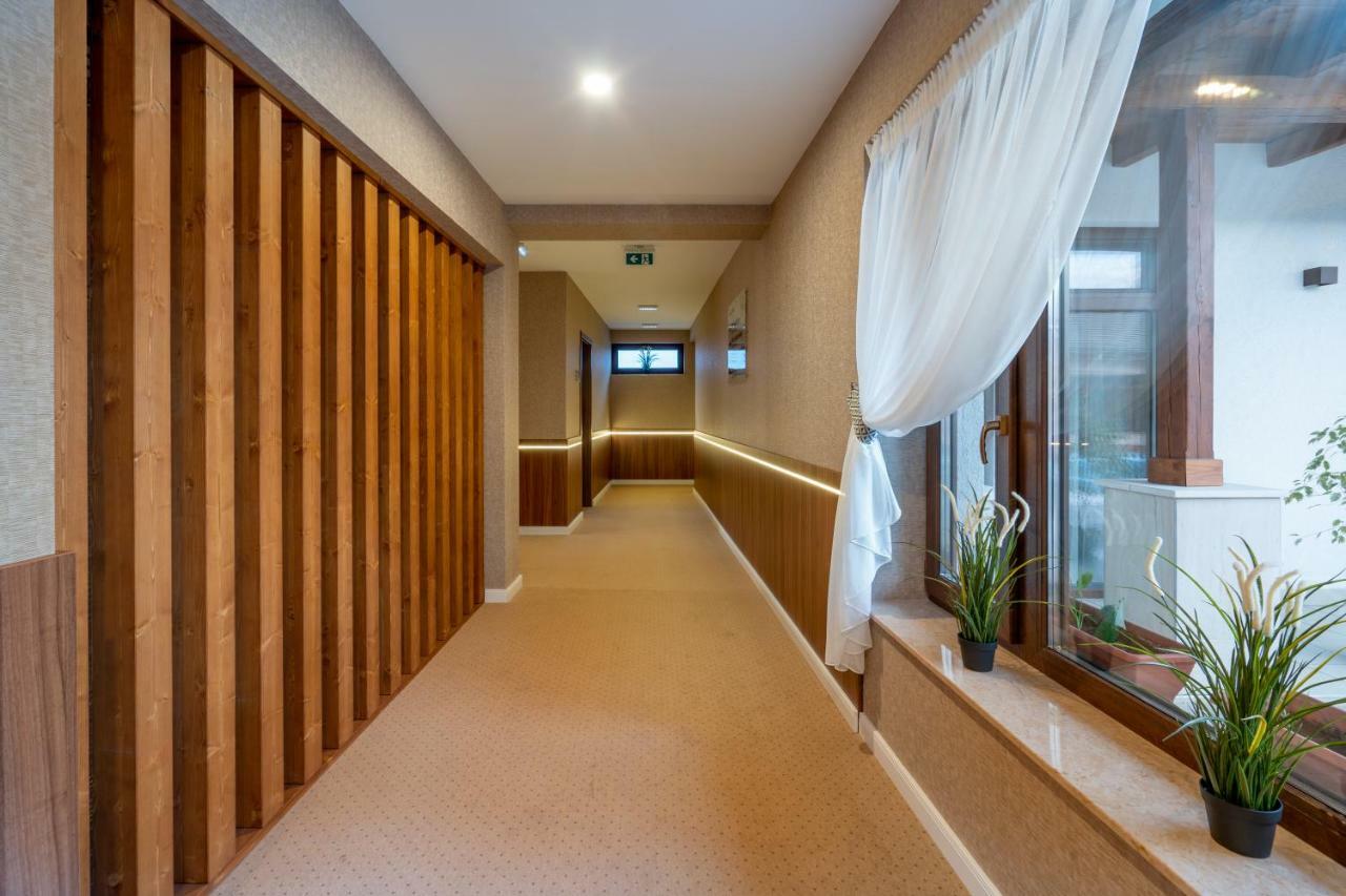 DorEsz Wellness Panzió Bed and Breakfast Újhartyán Exterior foto